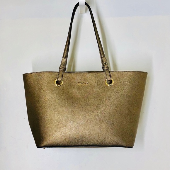 Calvin Klein Large shoulder bag purse. - Picture 4 of 8